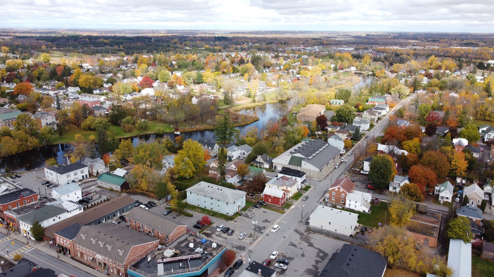 Residential streets and the Rideau River winding through Kemptville, Ontario